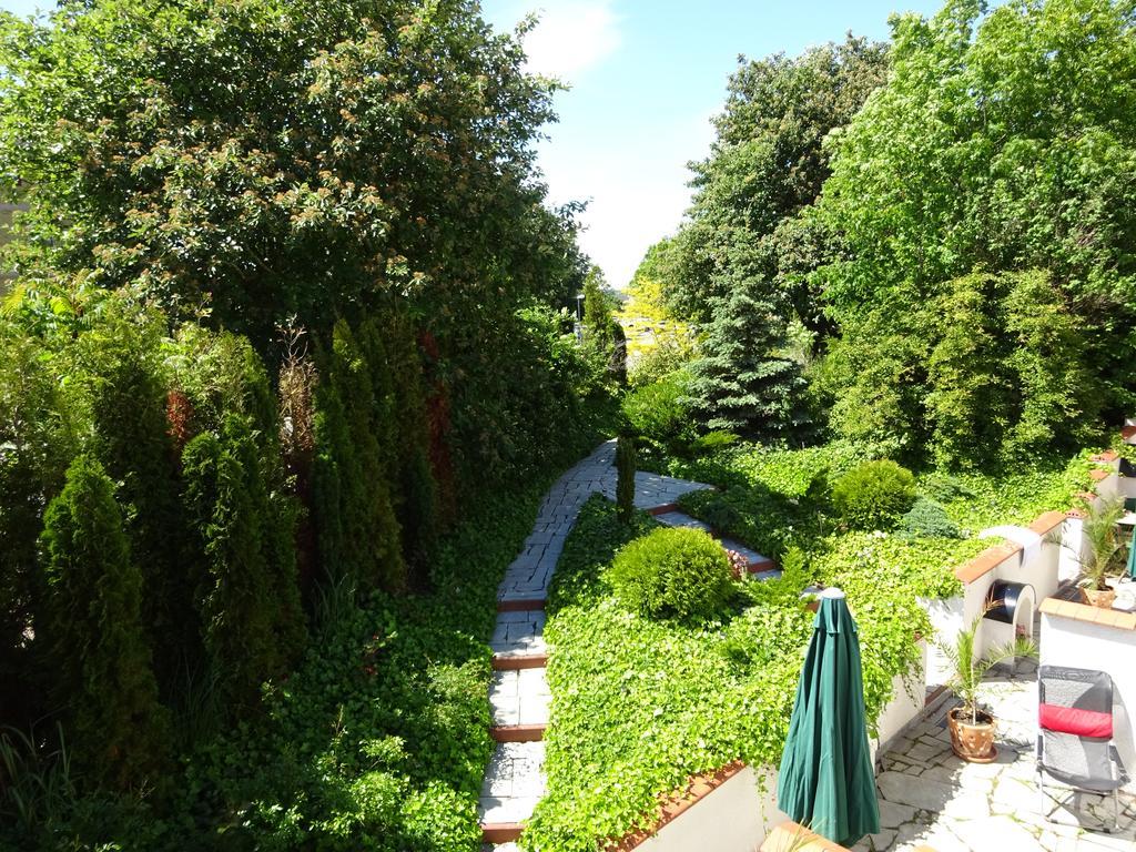 Solrosen I Simrishamn - Oesterlen Exterior foto